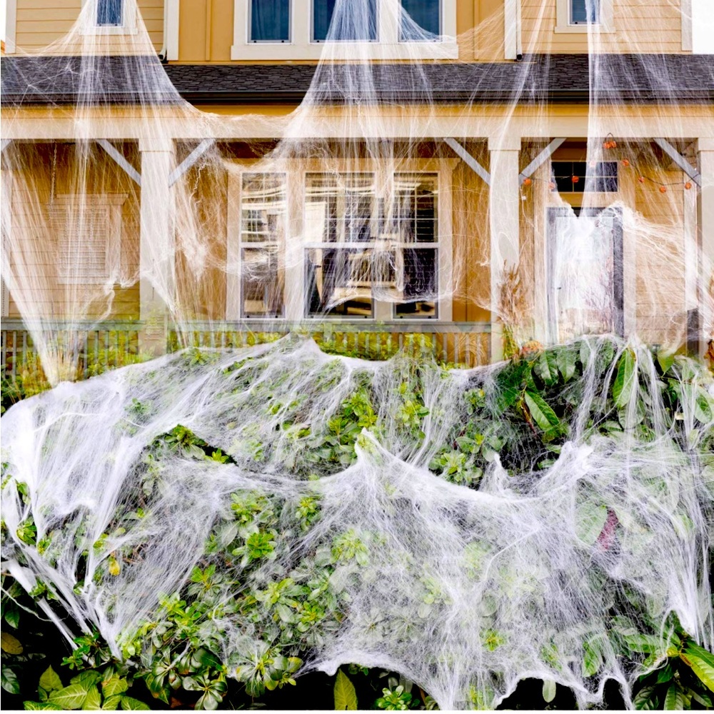 1400sq feet of stretchy spider webs with 30 spiders